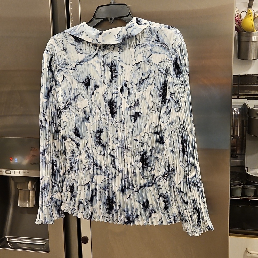 💕VINCE💕 Lilly Pleated Blouse ~ Pale Azure Small S NWOT - Picture 9 of 14